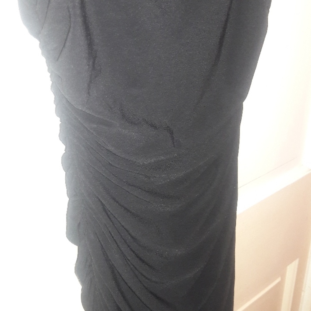 🔥LITTLE BLACK DRESS🔥 - Picture 3 of 5